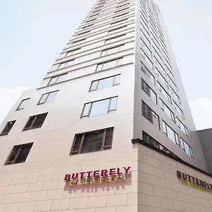 https://butterfly-on-wellington-central.getmacauhotels.com